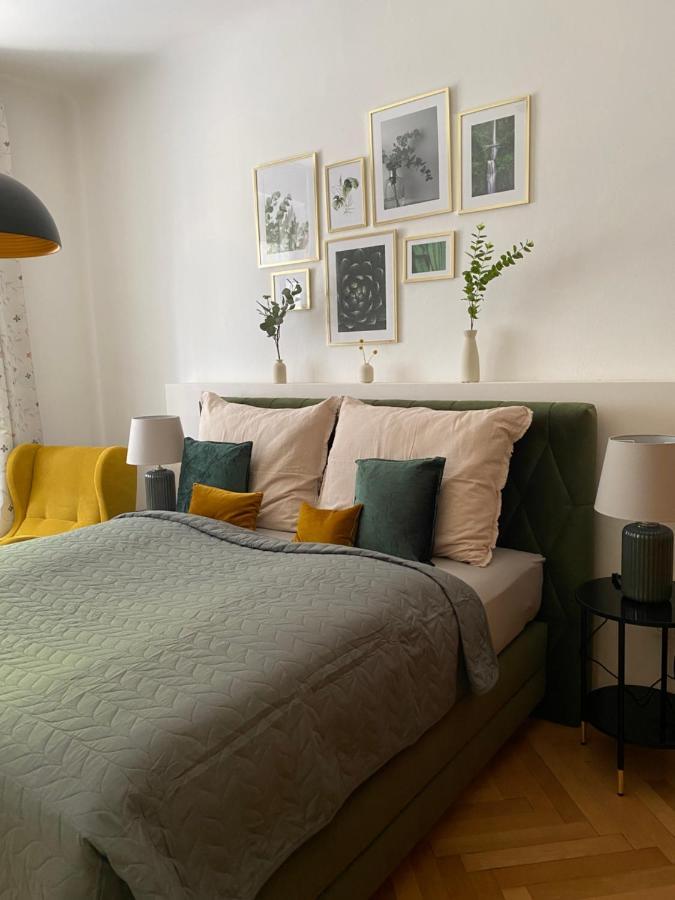 Appartamento Big Vintage Style Flat Near Schonbrunn Vienna Esterno foto