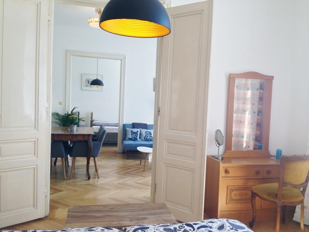 Appartamento Big Vintage Style Flat Near Schonbrunn Vienna Esterno foto