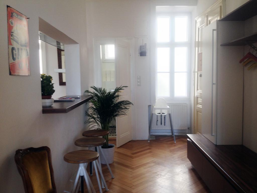 Appartamento Big Vintage Style Flat Near Schonbrunn Vienna Esterno foto