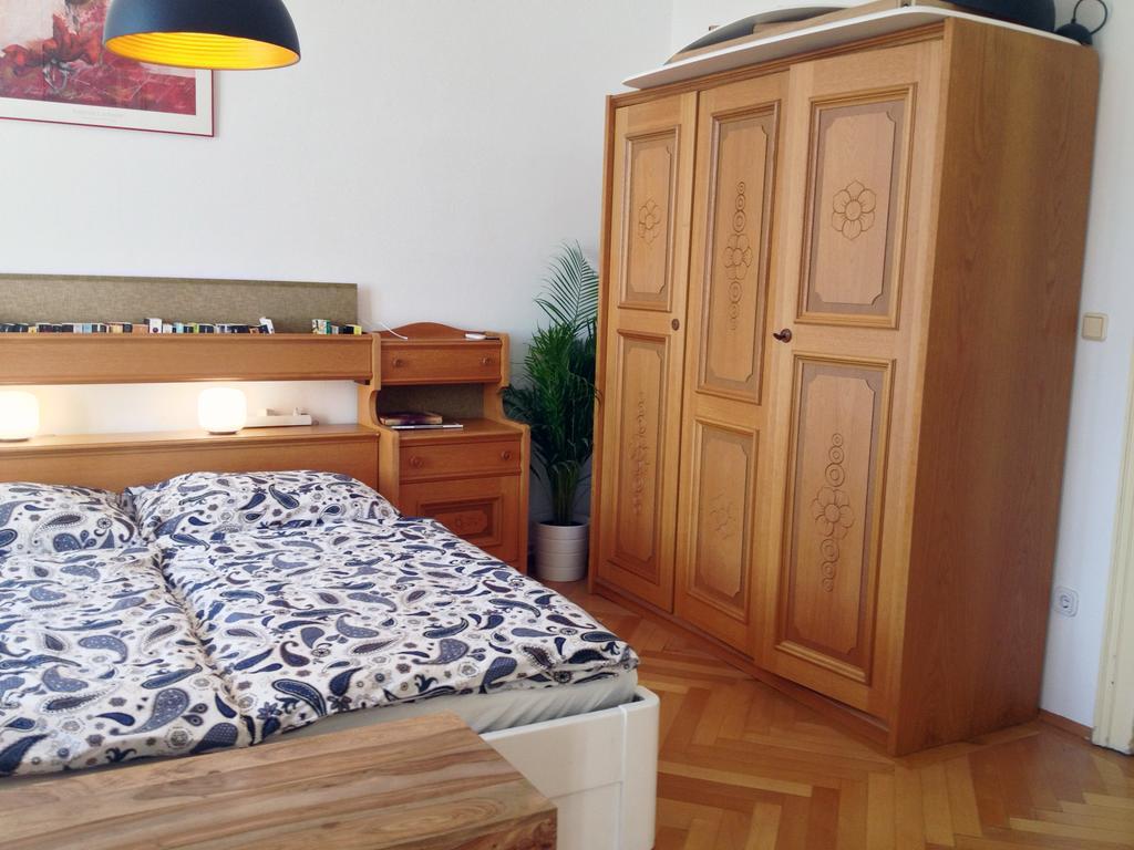 Appartamento Big Vintage Style Flat Near Schonbrunn Vienna Esterno foto